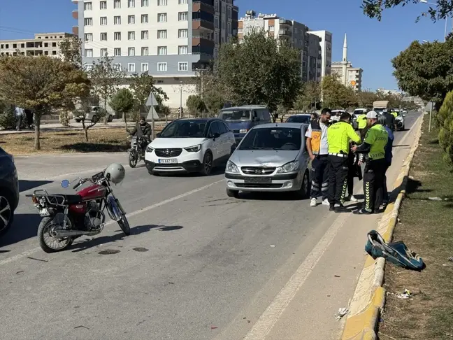 Kilis'te Motosiklet ve Otomobil Çarpıştı: 2 Yaralı