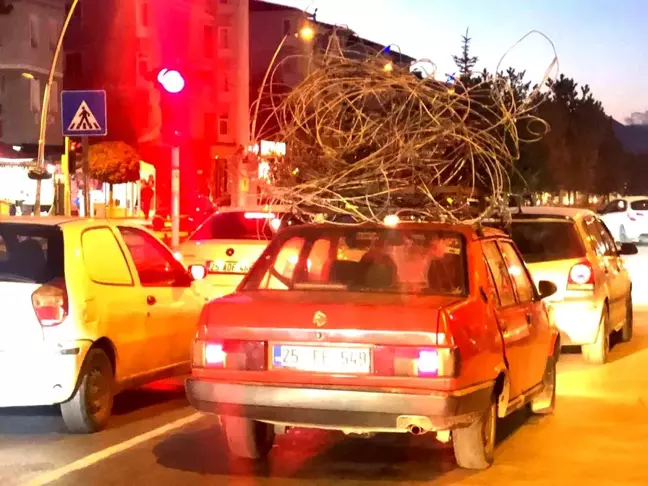 Demir Yığınıyla Trafikte Seyreden Sürücü Şaşkınlık Yarattı