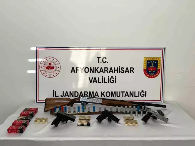 Afyonkarahisar'da Jandarmadan Ruhsatsız Silah Operasyonu