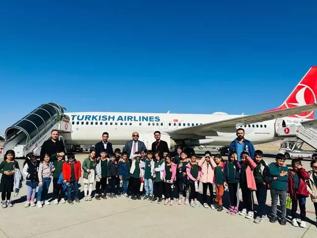 Öğrenciler Havalimanında Meslek Tanıtım Etkinliği Düzenledi