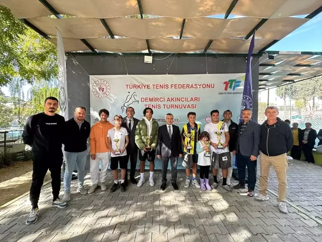 Demirci'de Tenis Turnuvası Tamamlandı