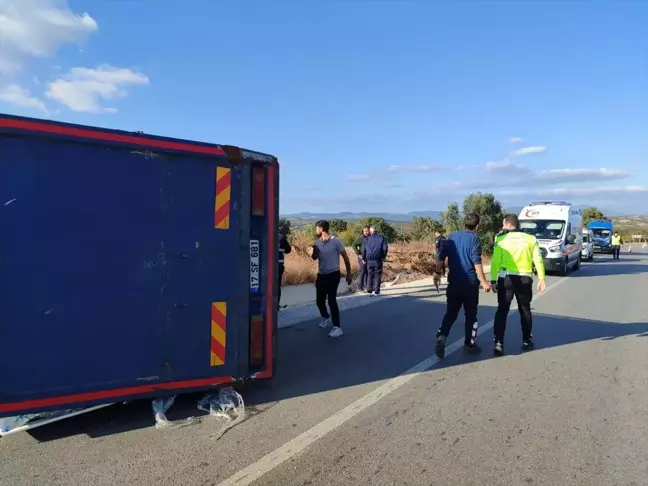 Çanakkale'de Lastik Patlaması Sonucu Kamyon Devrildi: 2 Yaralı