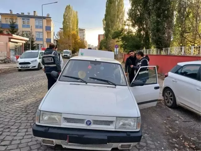 Kars'ta Öğrenci Yurtları Önünde Güvenlik Uygulamaları Sıkılaştırıldı