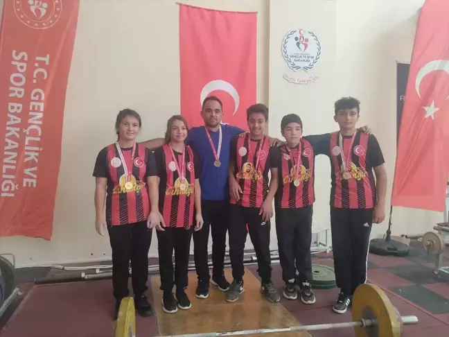 Himmetli İlk ve Ortaokulu Sporcuları Adana İl Şampiyonasında Başarı Elde Etti