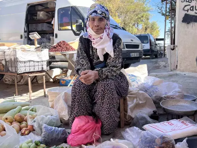 90 Yaşındaki Kadının Bahçe Seferberliği: Semt Pazarında Çalışarak Geçimini Sağlıyor