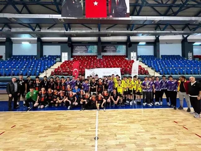 Düzce'de Okul Sporları Hentbol Müsabakaları Tamamlandı