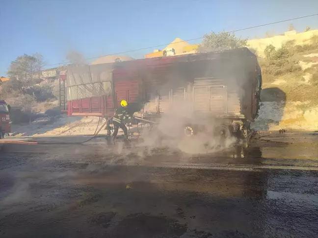 Mersin Tarsus'ta Mısır Yüklü Tırda Yangın Çıktı