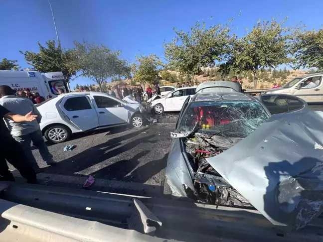 Şanlıurfa'da Zincirleme Trafik Kazasında 5 Yaralı