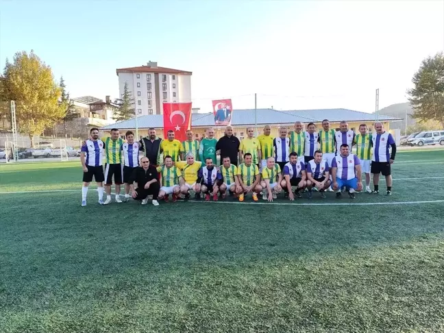 Çorum İskilip'te eski futbolcular gösteri maçı yaptı