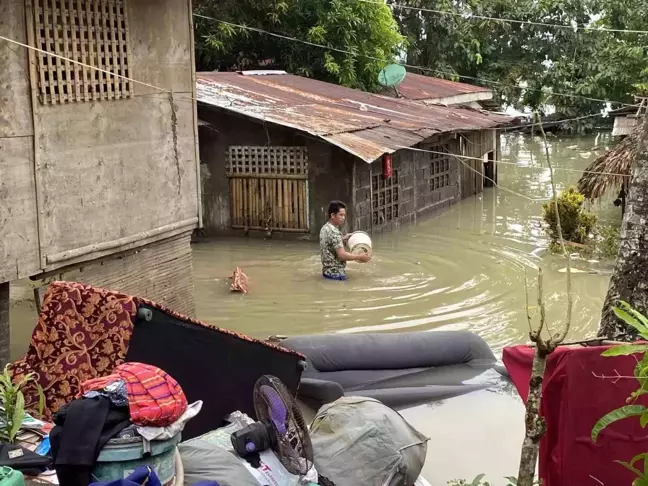 Filipinler'de Trami Tropik Fırtınası'nın Bilançosu Ağırlık Kazanıyor