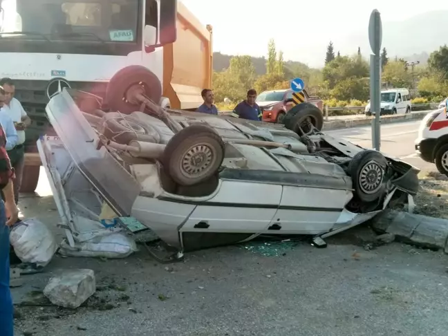 Osmaniye'de Otomobil ve Kamyonet Çarpıştı: 3 Yaralı