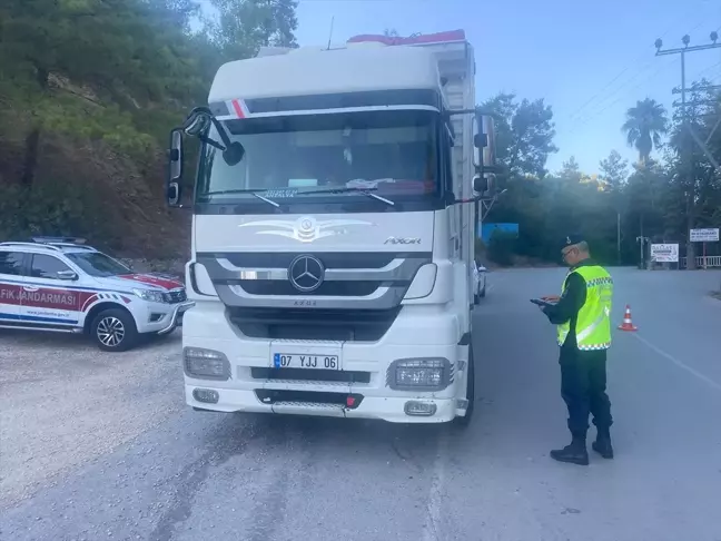 Antalya'da Trafik ve Alkol Kontrolü: Ceza Yağdı