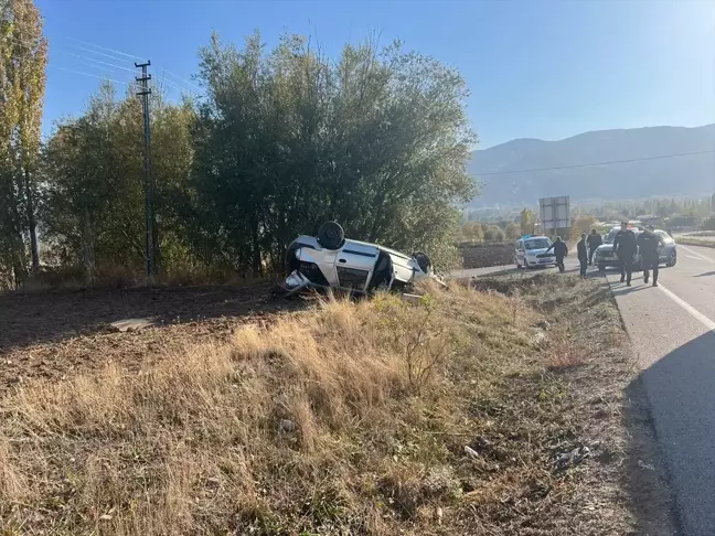 Sivas'ta Otomobil Devrildi, Sürücü Hastaneye Kaldırıldı