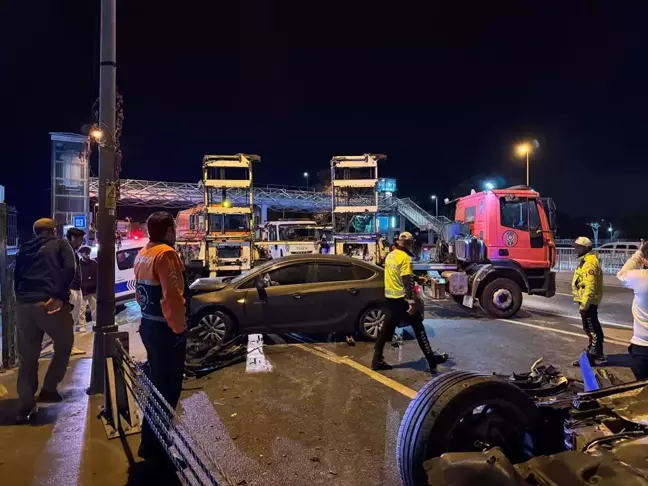 Bakırköy'de Kontrolden Çıkan Araç 4 Yaralıya Neden Oldu