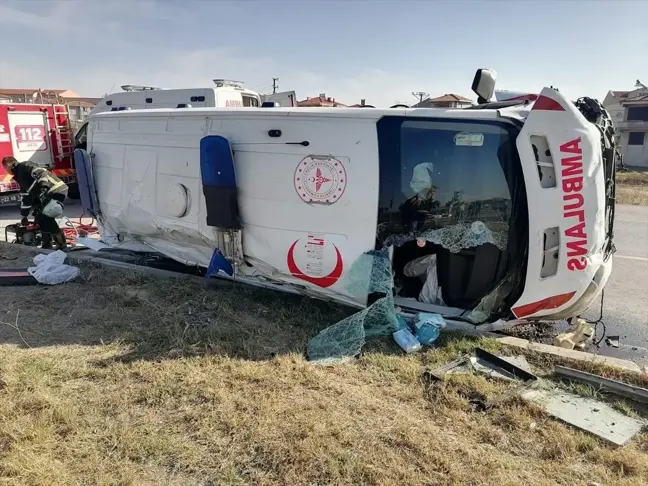 Uzunköprü'de Ambulans ve Otomobil Çarpıştı: 7 Yaralı