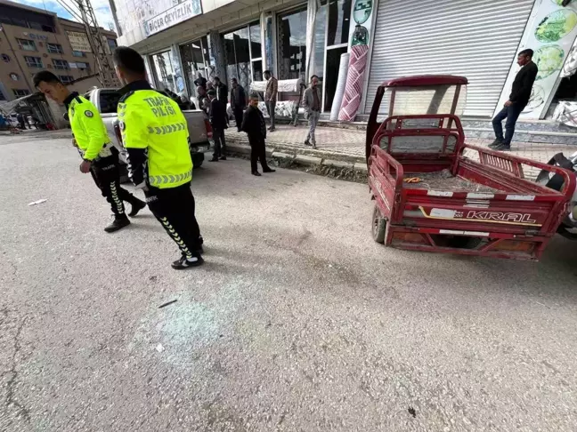 Hakkari'de Elektrikli Motosiklet Kazası: İki Yaralı