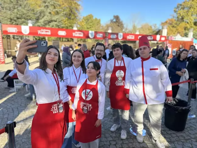 Edirne Gastronomi Festivali'nde Öğrenciler 'Ciğer Sarma' İçin Yarıştı