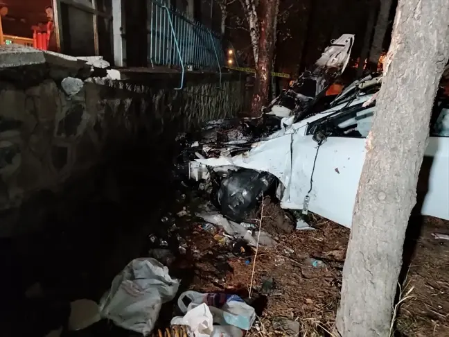 Erzurum'da Kaza: Yangın Çıkan Otomobilde 3 Kişi Hayatını Kaybetti