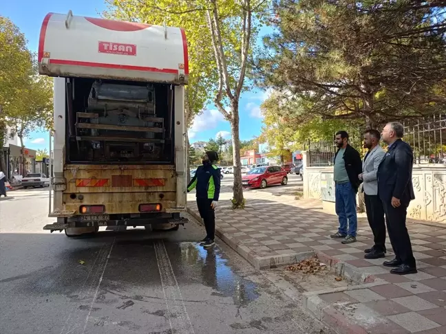 Zile Belediyesi Çöp Konteynerlerini Dezenfekte Ediyor