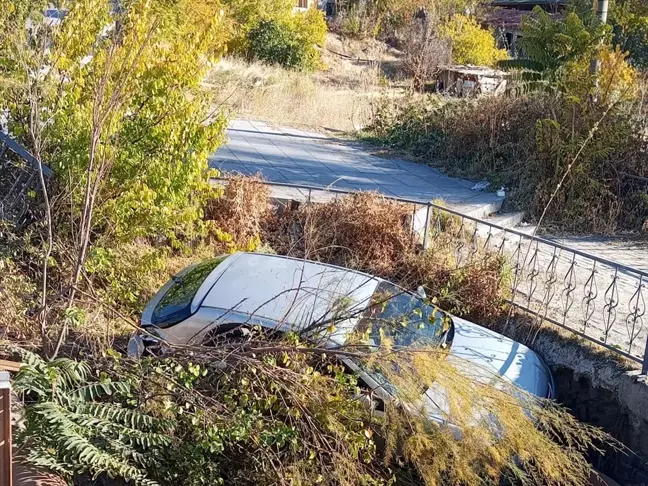 Beypazarı'nda Otomobil Dere Yatağına Düştü: 4 Yaralı