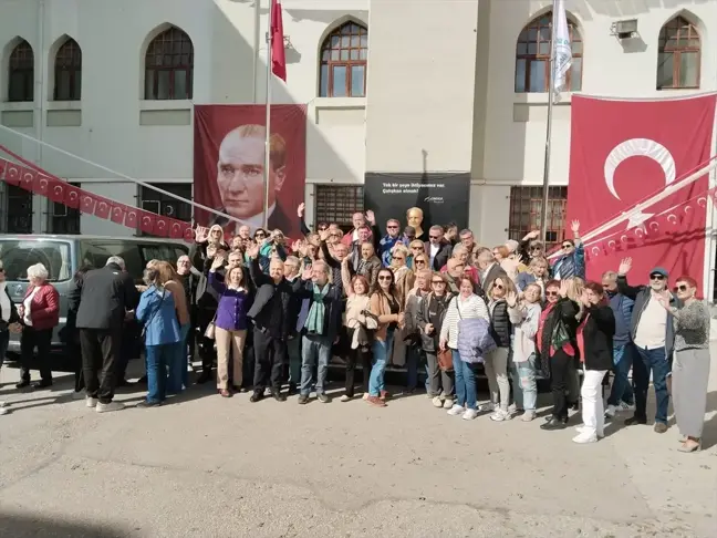 Atatürk Lisesi Mezunları 40 Yıl Sonra Öğrencilerle Buluştu