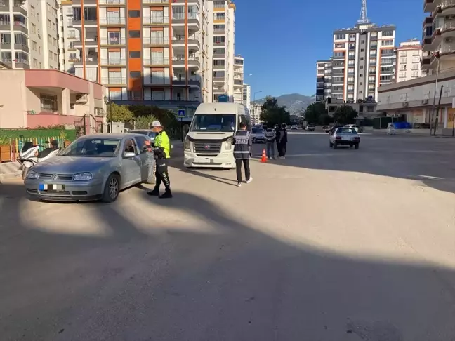 Adana'da Asayiş Uygulamasında 11 Zanlı Tutuklandı