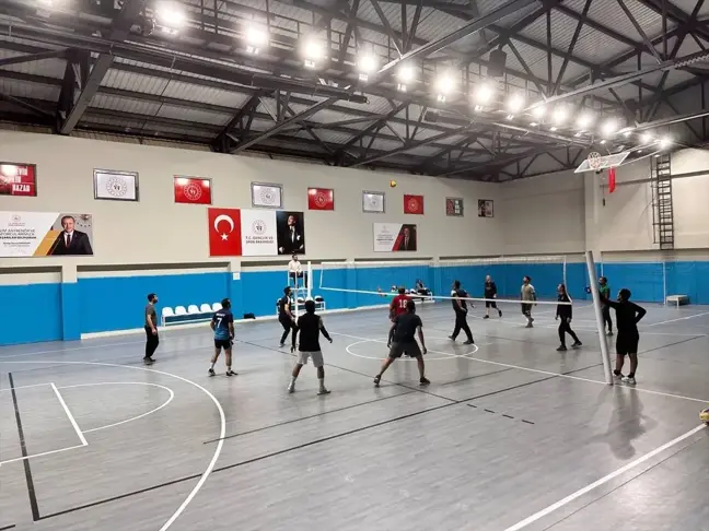 Öğretmenler Günü Voleybol Turnuvası Çağlayancerit'te Başladı