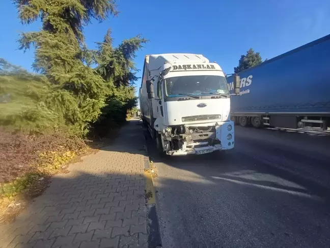 Salihli'de tırla çarpışan otomobilin sürücüsü yaralandı