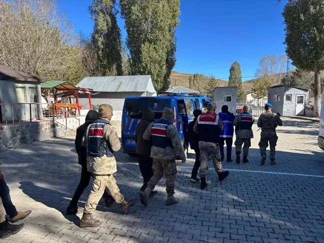 Erzurum'da 38 Düzensiz Göçmen Yakalandı, 4 Şüpheli Gözaltına Alındı