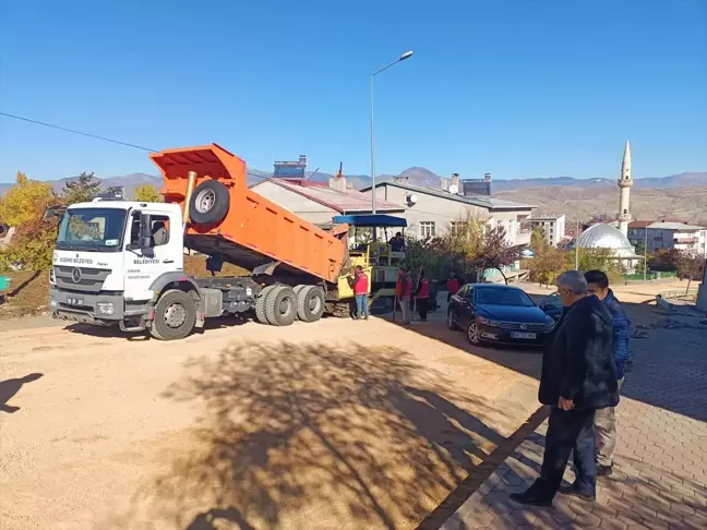 Suşehri'nde Sıcak Asfalt Çalışmaları Devam Ediyor