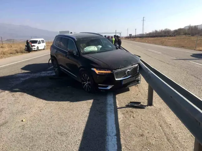 Ağrı'da Trafik Kazası: 3 Yaralı