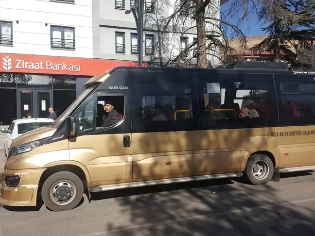 Servis Şoförü Yolcu Koltuğunda Bulduğu Altını Sahibine Teslim Etti