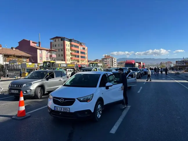 Osmancık'ta Kavşak İtirazıyla D100 Yolu Protesto Edildi