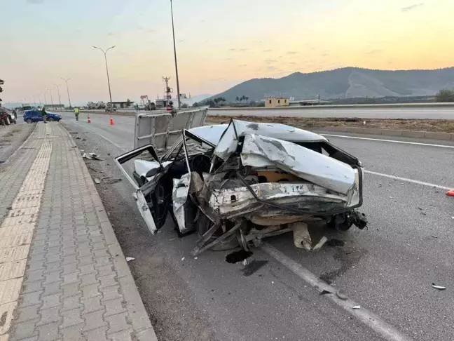 Hatay'da Tır ile Çarpışan Otomobilde Facia: 16 Yaşındaki Çocuk Hayatını Kaybetti