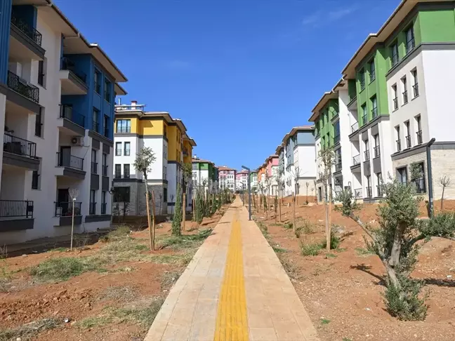 Gaziantep'te Depremzedelere Yeni Yuvalar Teslim Edildi