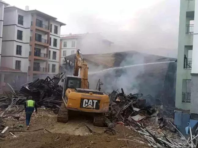 Hatay'da Şantiye Alanında Konteynerde Yangın Çıktı