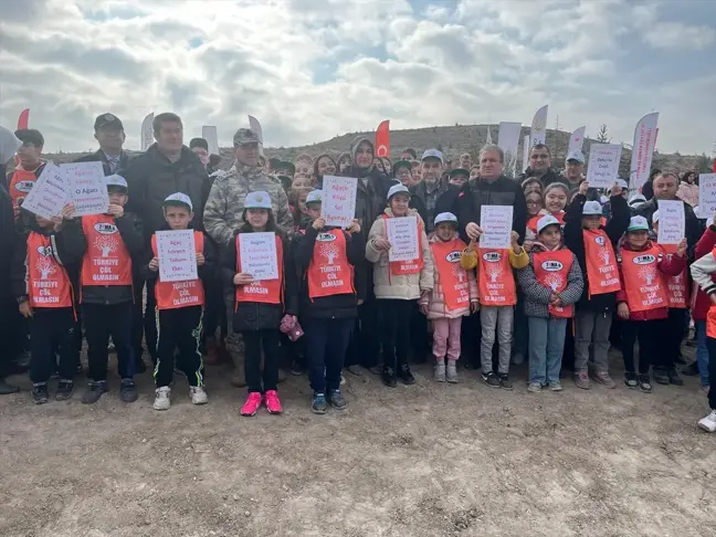 Afyonkarahisar'da Milli Ağaçlandırma Günü'nde 18 Bin 700 Fidan Dikildi