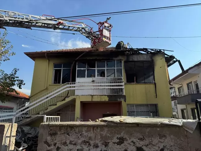 Aksaray'da Yangın: Baba ve 2 Çocuğu Dumandan Etkilendi