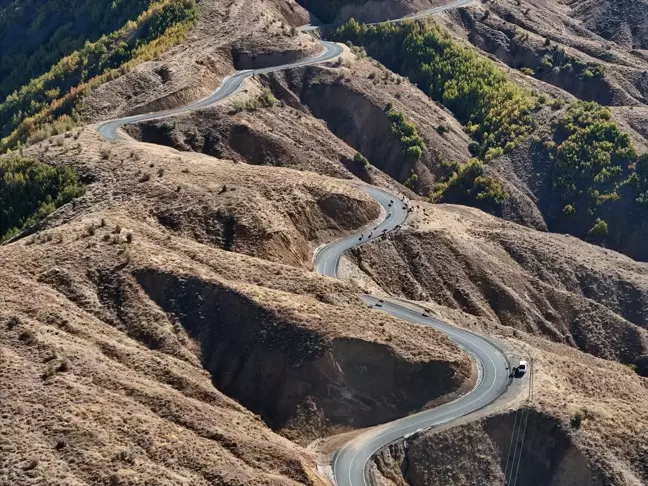 Bingöl'de Kırsal Yol Asfaltlama Çalışmaları Hız Kazandı