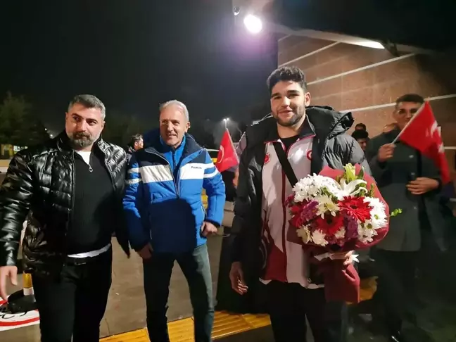 Hakan Koç, Kick Boks Avrupa Şampiyonası'nda Gümüş Madalya Kazandı