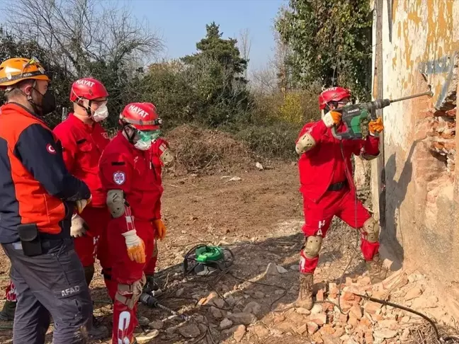 Hendek'te Deprem Tatbikatı Gerçekleştirildi