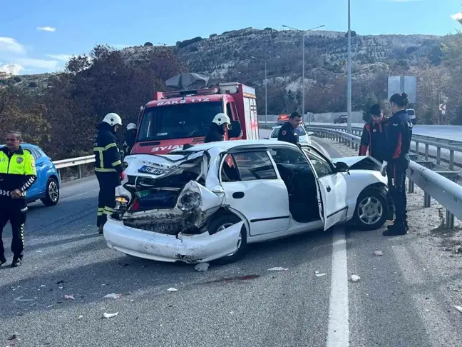 Burdur-Antalya Karayolunda Zincirleme Kaza: 2 Yaralı