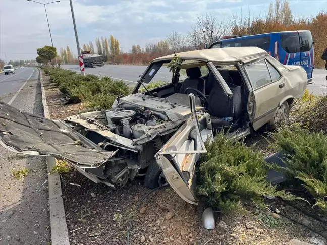 Konya'da Refüje Devrilen Otomobilde 2 Yaralı