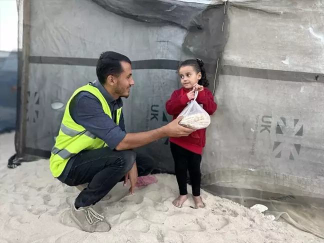 Vuslat Derneği Gazze'de Günlük 2 Bin Ekmek Dağıtıyor