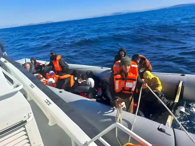 Ayvalık'ta Yunan Unsurlar Tarafından Geri İtilen 18 Düzensiz Göçmen Kurtarıldı