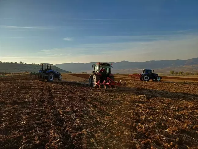 Gercüş'te Çiftçiler Kış Ekimine Başladı