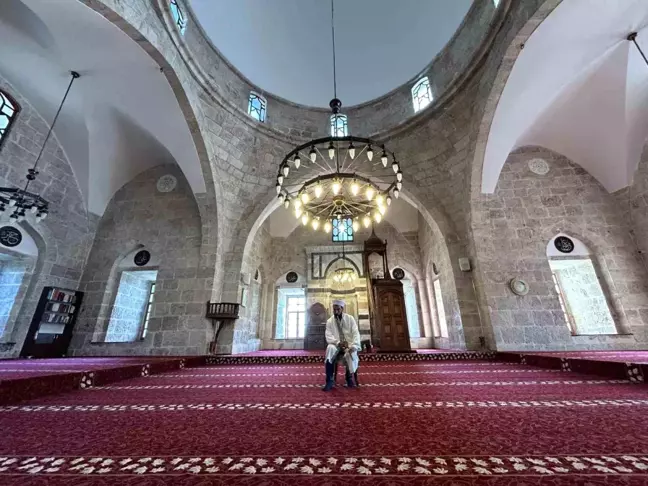 Hatay'daki Tarihi Camide Çocuklara Ney Dersi