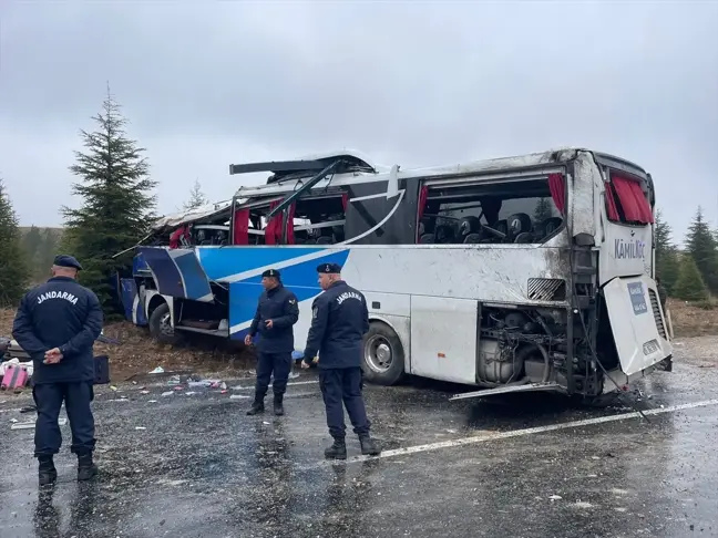 Eskişehir'de Yolcu Otobüsü Devrildi: 1 Ölü, 30 Yaralı