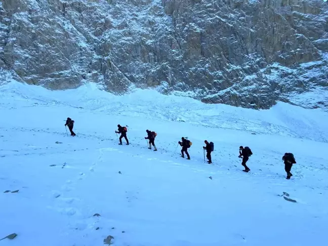 Niğde'de Kayıp Belaruslu Dağcı Kız Kardeşler İçin Arama Çalışmaları Devam Ediyor