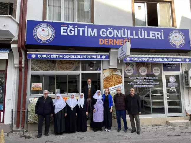 Çubuk Eğitim Gönülleri Derneği'nden Üniversite Öğrencilerine Burs İçin Kermes